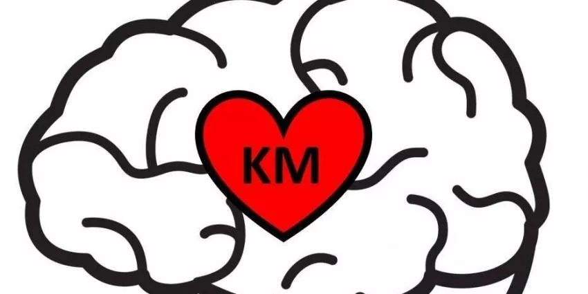 Brain outline with a red heart containing the letters KM in the center.